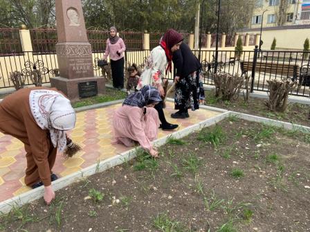 субботник памятника2